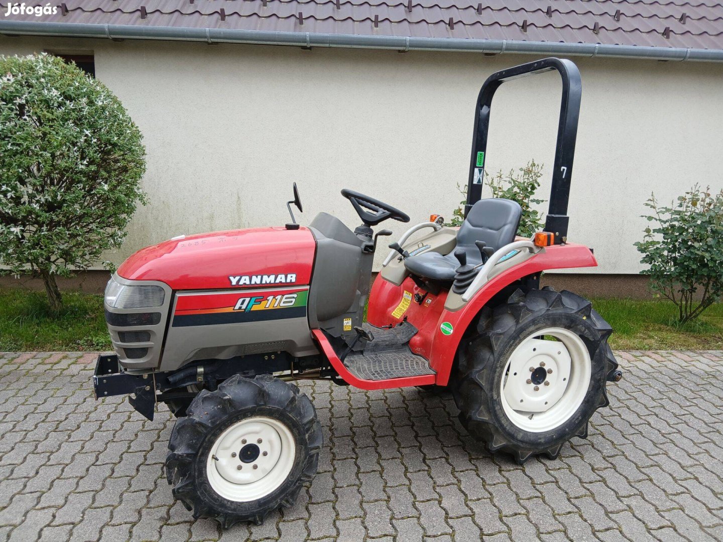 Yanmar AF116 traktor, talajmaróval és szárzúzóval (rotációs kapával)