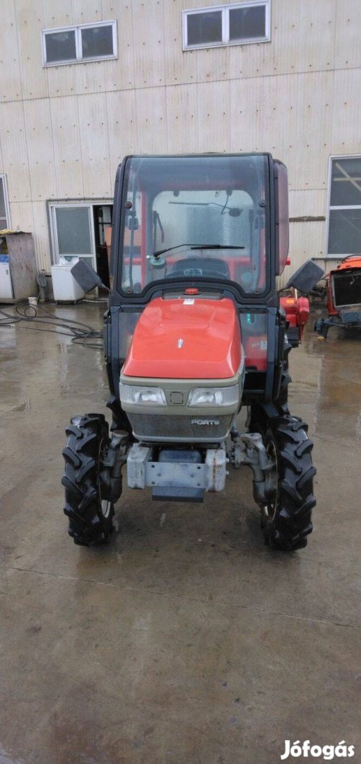 Yanmar F230, félig kabinos traktor