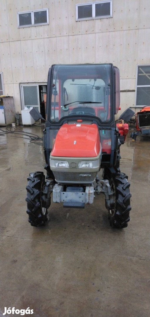 Yanmar F230, félig kabinos traktor