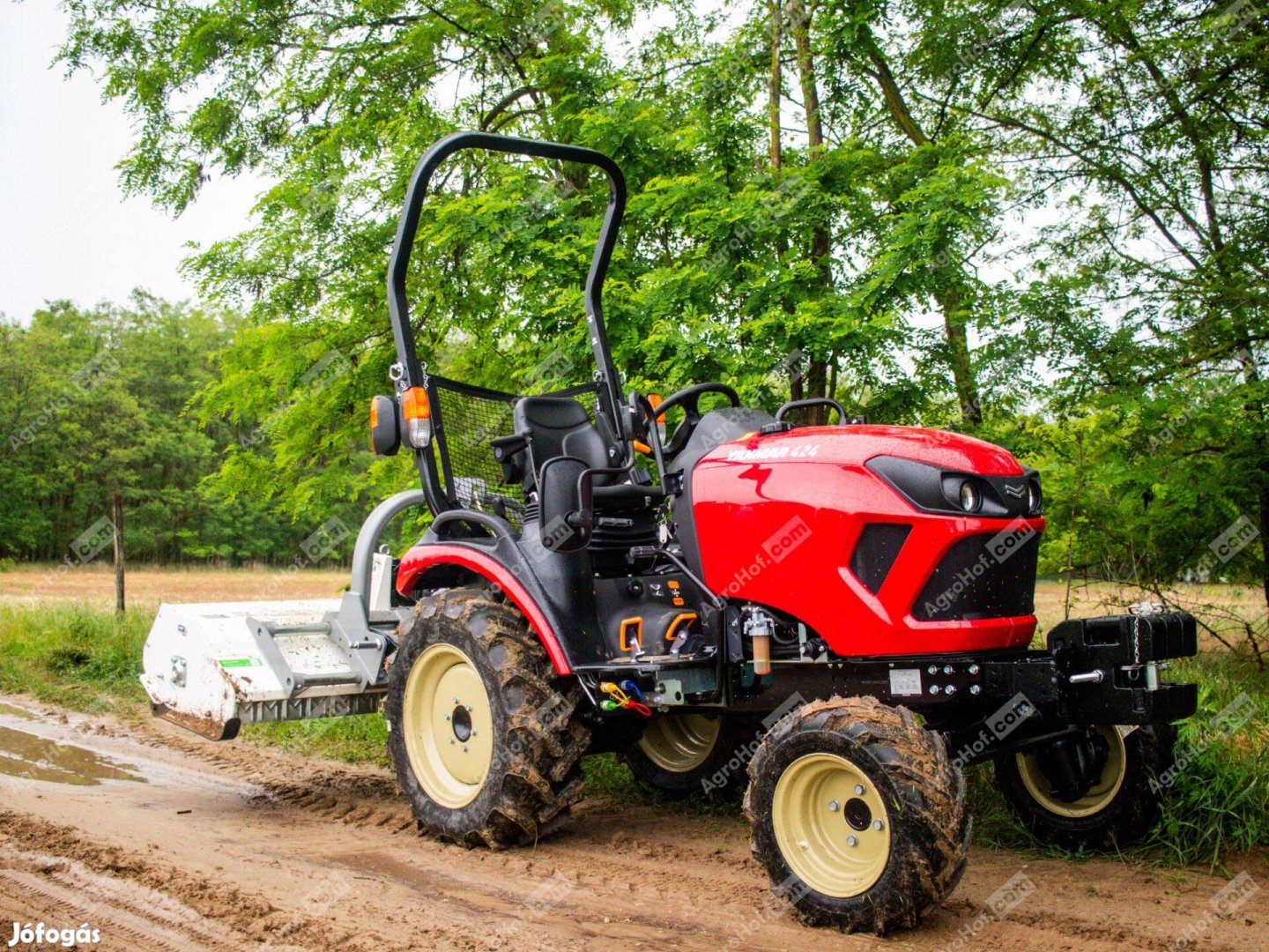 Yanmar Japán kistraktor 26 LE bukókerettel / SA426V-R