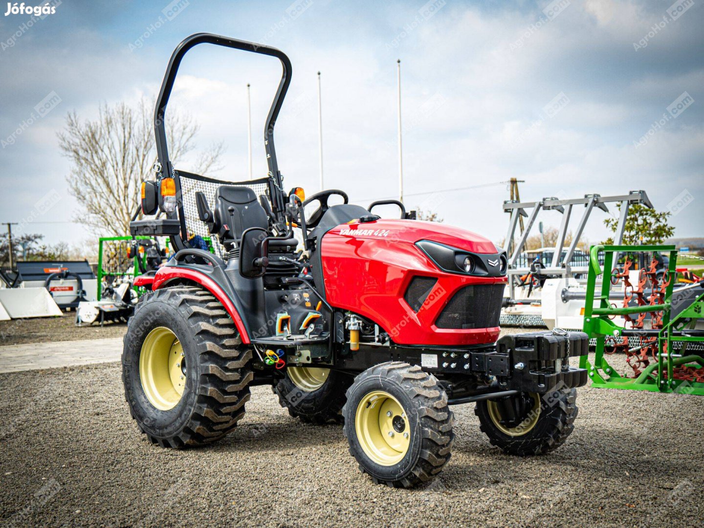 Yanmar Traktor 26 lóerős, bukókerettel, Japán traktor / SA424-R (demo)