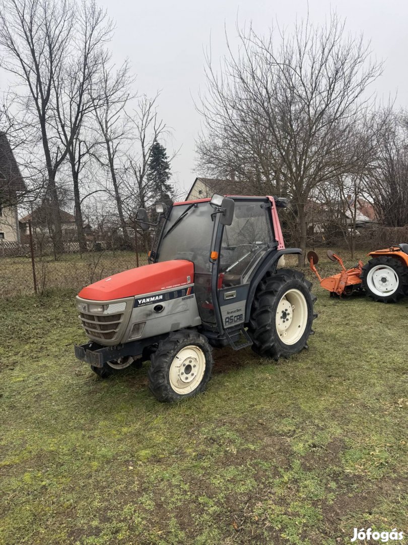 Yanmar  nagy testű japan traktor klímás szervos irányváltos 