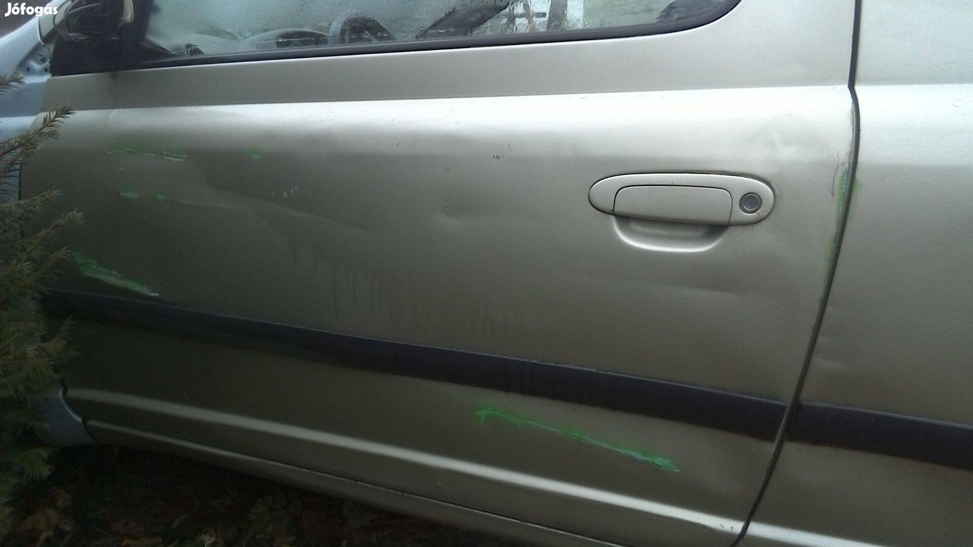 Yaris 1,0 ajtók üveggel Budán 2002-es este is vihető