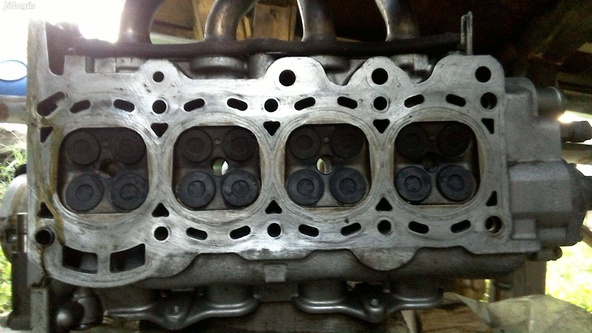 Yaris 1,0 hengerfej 2001-5 eutópai jeladóval, termosztáttal Buda