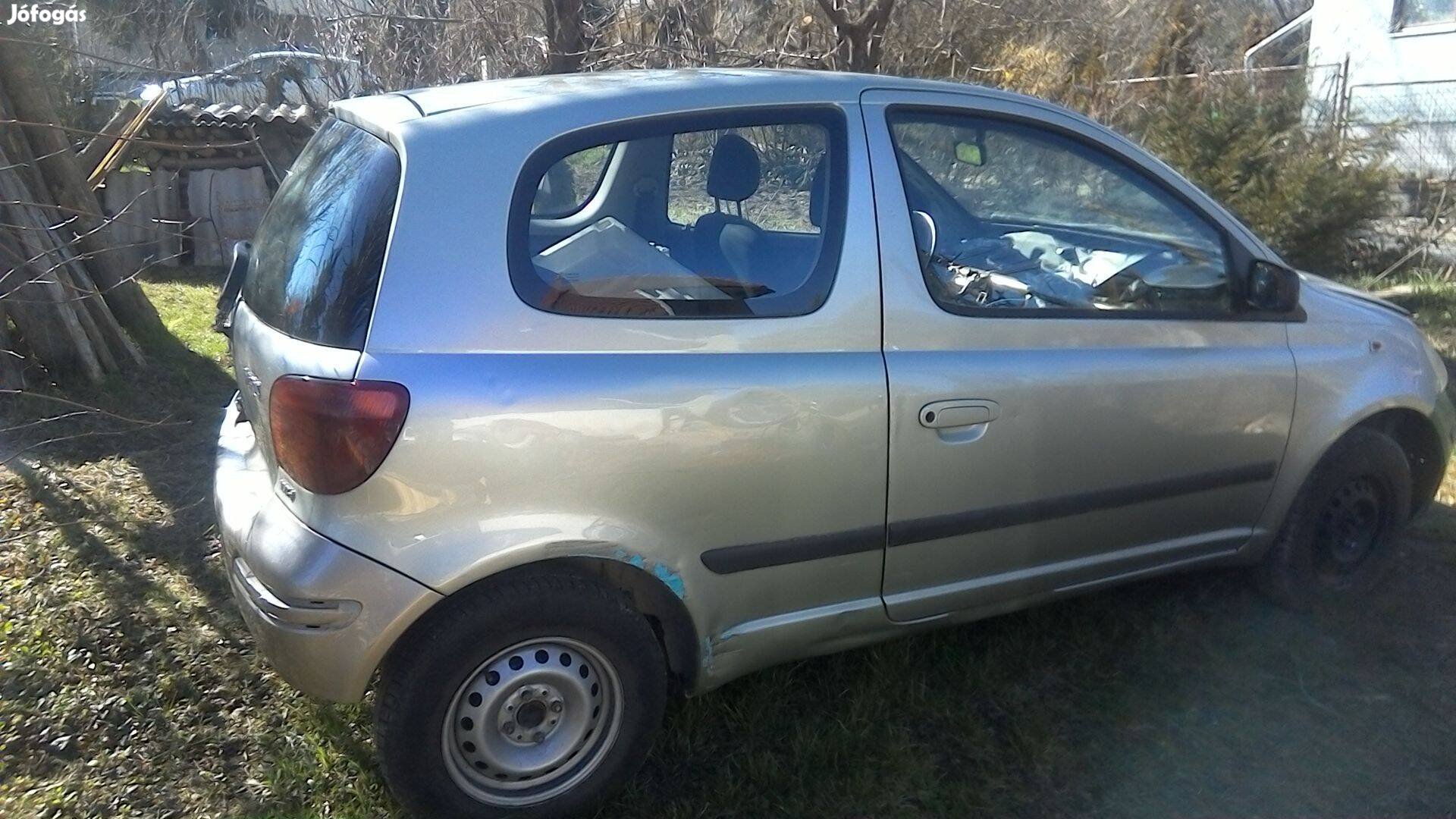 Yaris 1,0 karosszéria jó küszöbökkel, nálam vágható Budán
