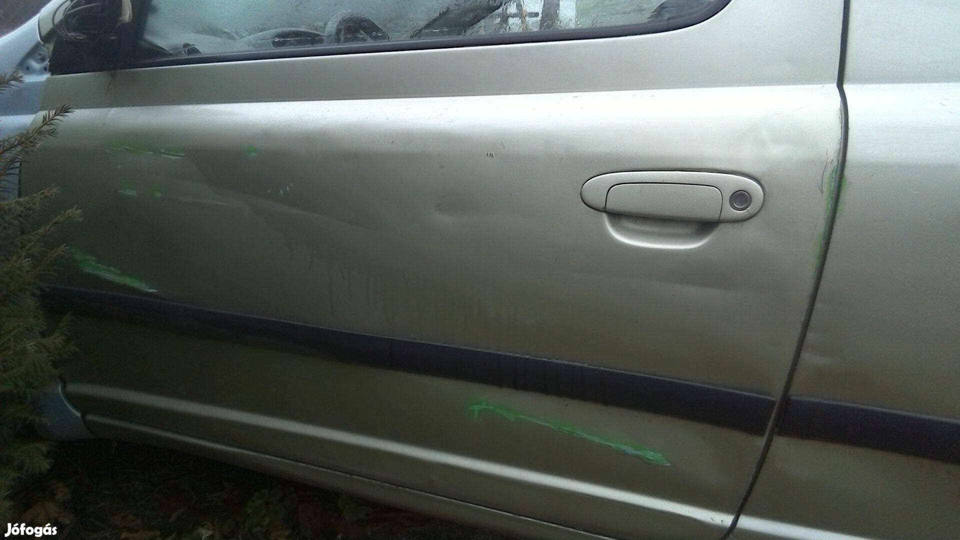 Yaris 1.0 vontatható 2002-es karosszéria kertemben vágható