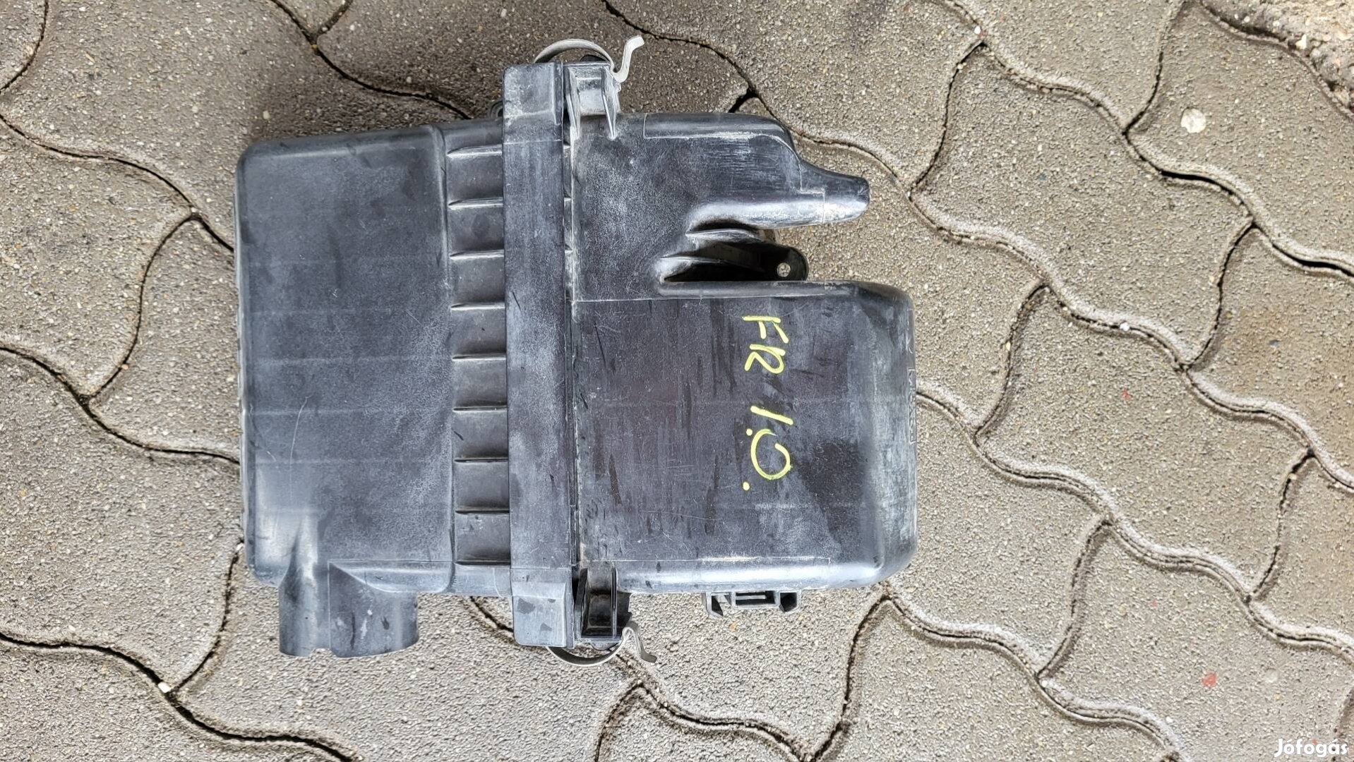 Yaris I. légtömegmérő házzal. 