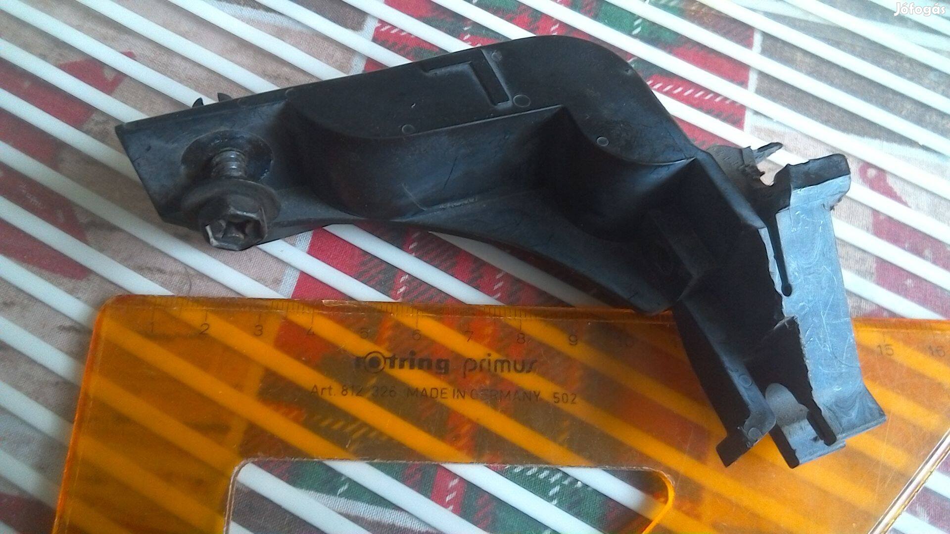 Yaris lámpatartó új, balos 1999-06 féláron