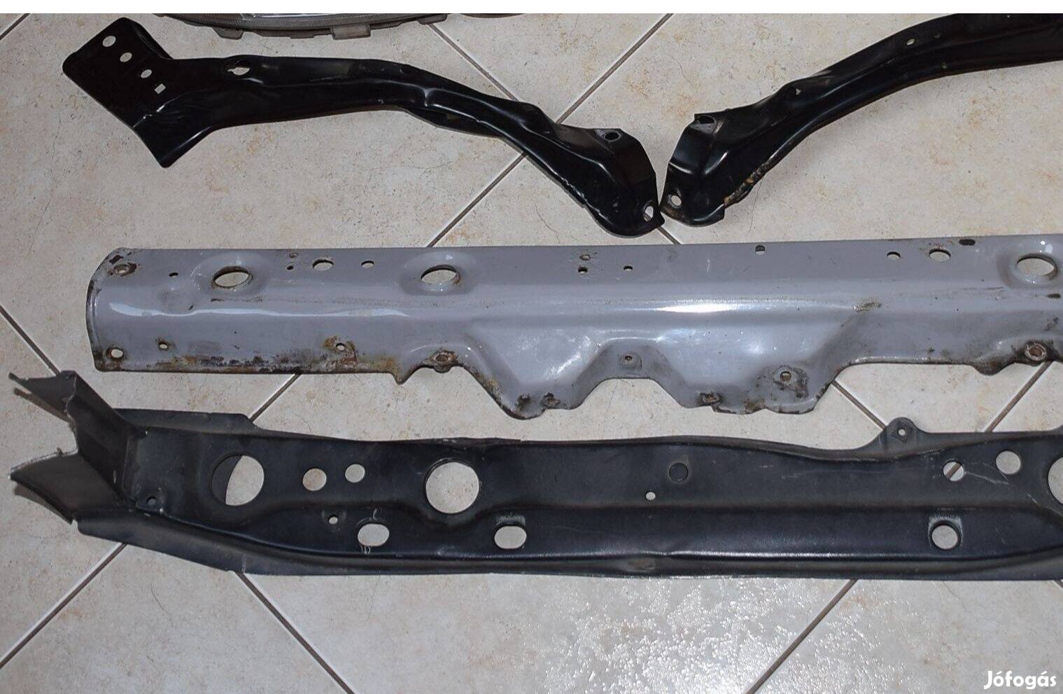 Yaris zárhíd lámpa tartó, hűtő tartó keret, Toyota 1999-2005