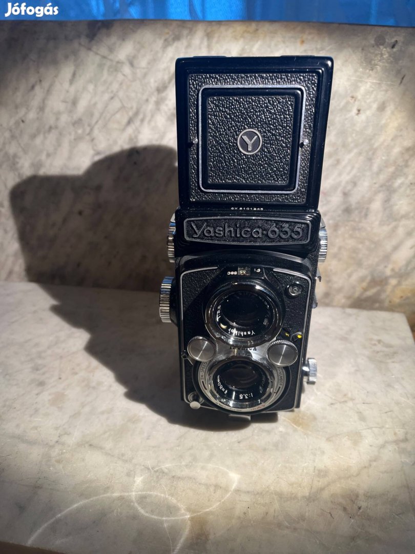 Yashica 635 középformátumú fényképezőgép tartozékokkal