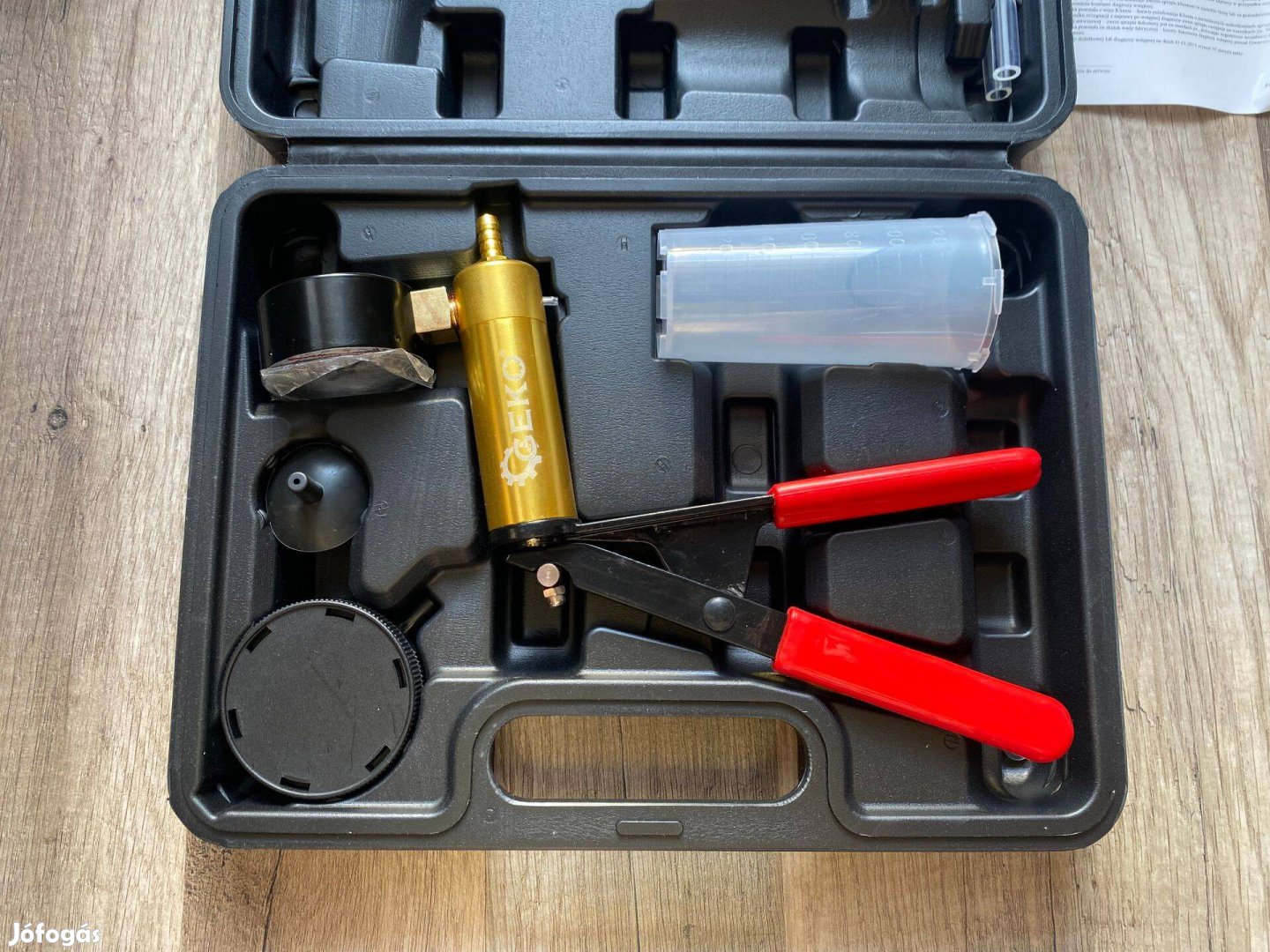 Yato kézi vákumpumpa tartozékkal G01156