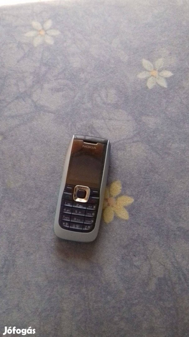 Yettel Régi nyomógombos Nokia 2626 mobiltelefon töltőjével