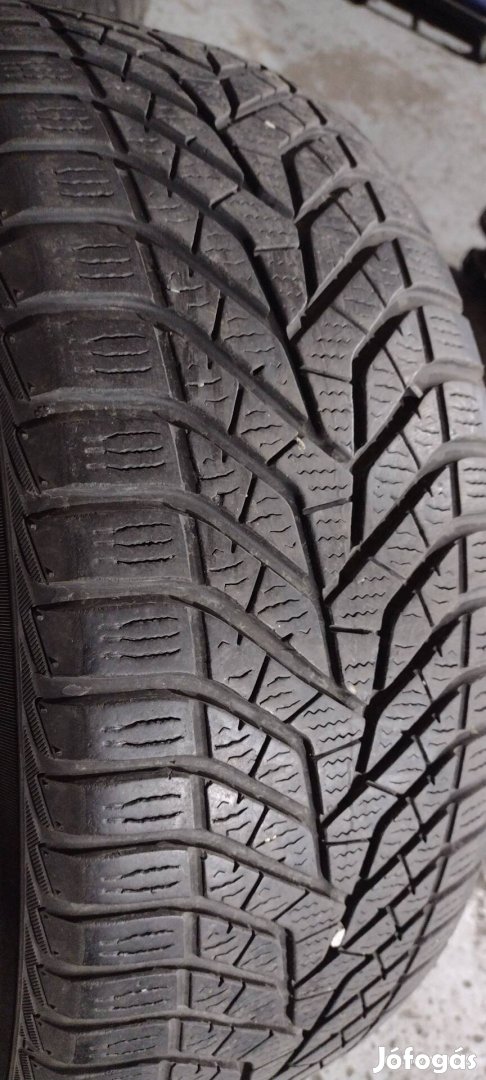 Yokohama 205/55R16 téli garnitúra eladó 6mm profillal