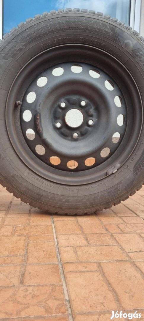 Yokohama 215/60 R16 téligumi felnivel