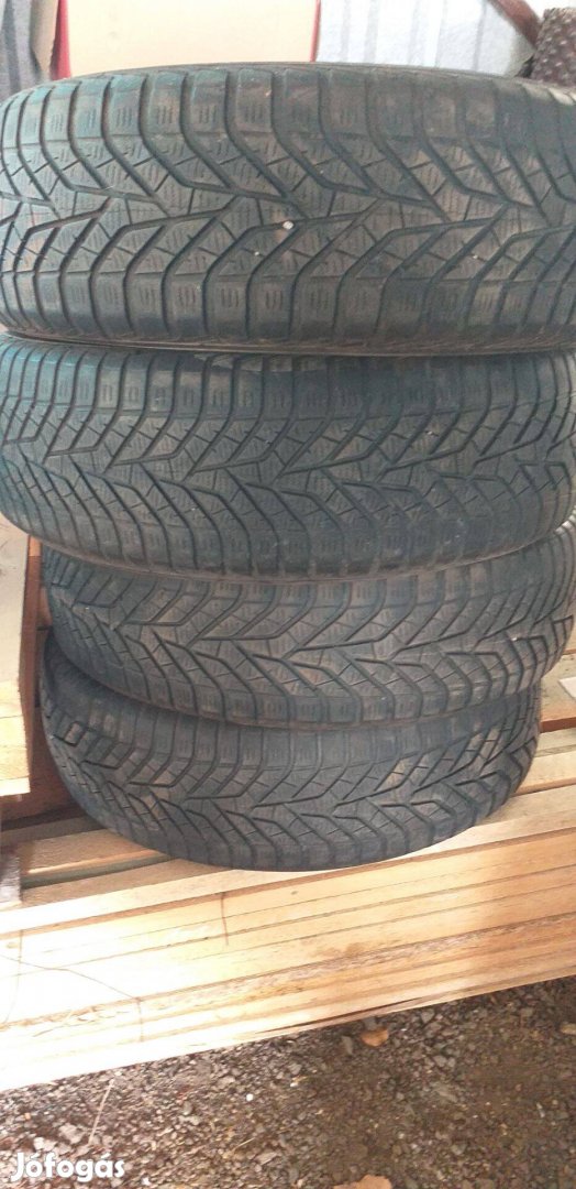 Yokohama 215/65R16 téligumi eladó!