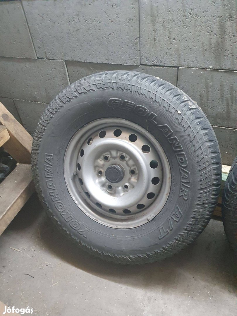 Yokohama A/T négy évszakos gumi, Mitsubishi lemezfelni 265/70R16