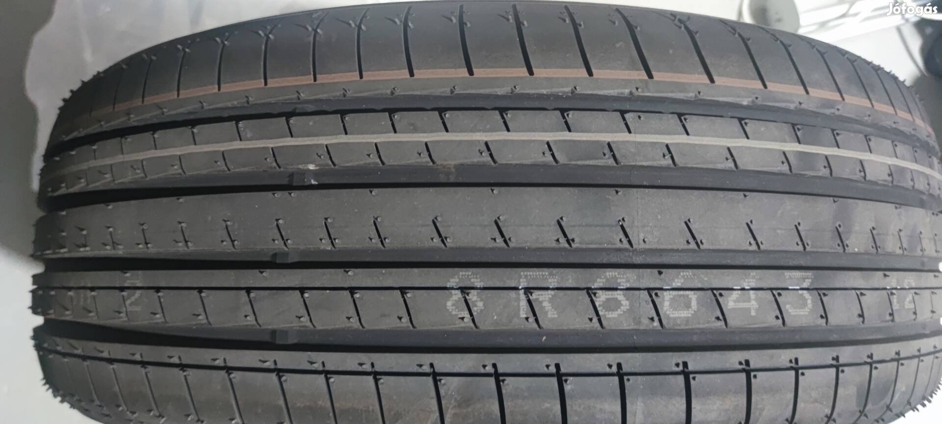 Yokohama Advan V61A 225/55 R18 98H