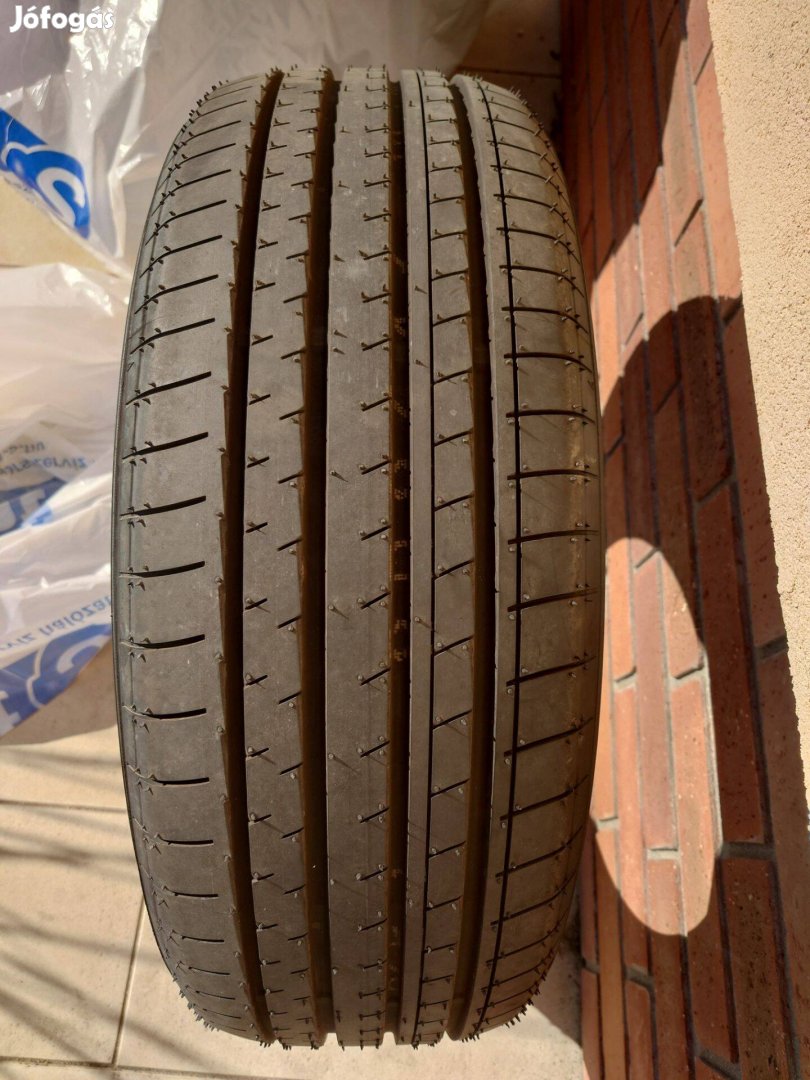 Yokohama Advan V61 225/55 R18 nyárigumi