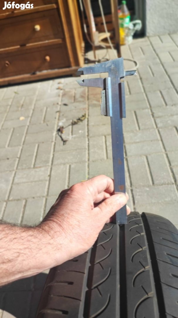 Yokohama Bluearth 19565 R15 nyári gumi