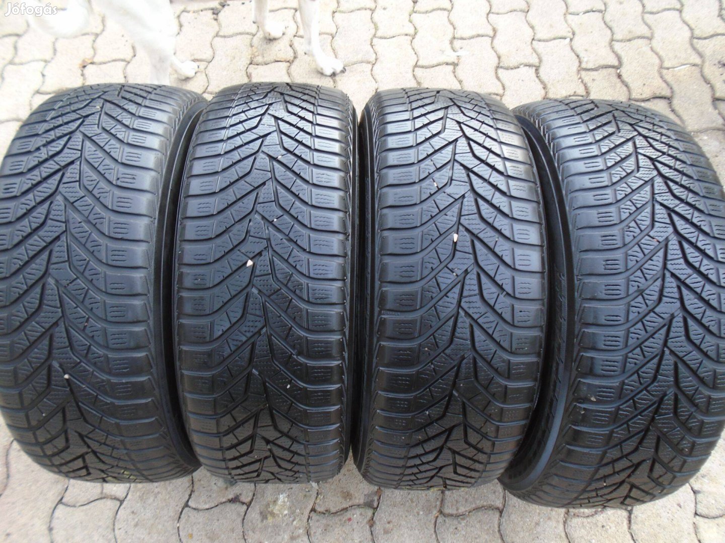 Yokohama Bluearth 205/55R16 téli gumi garnitúra eladó