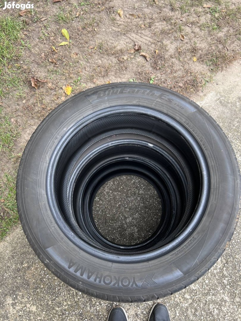 Yokohama Bluearth 205/55 R16 nyári gumi