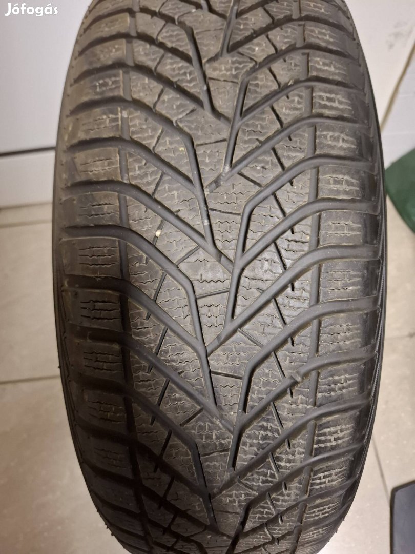 Yokohama Bluearth 215/60 R17 téli gumi