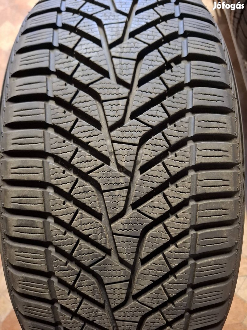 Yokohama Bluearth 235/45 R18 téli gumi
