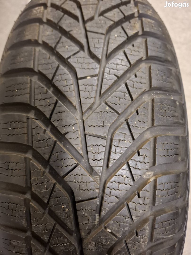 Yokohama Bluearth Winter 215/60 R17 téli gumi