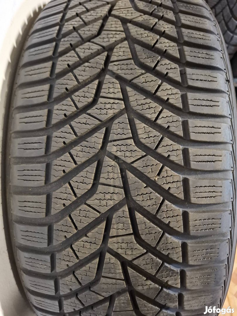 Yokohama Bluearth Winter 235/45 R18 téli gumi