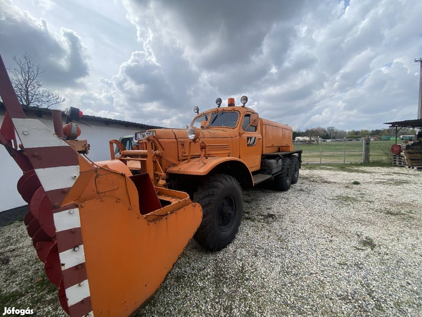 ZIL 157 K hómaró teherautó veterán