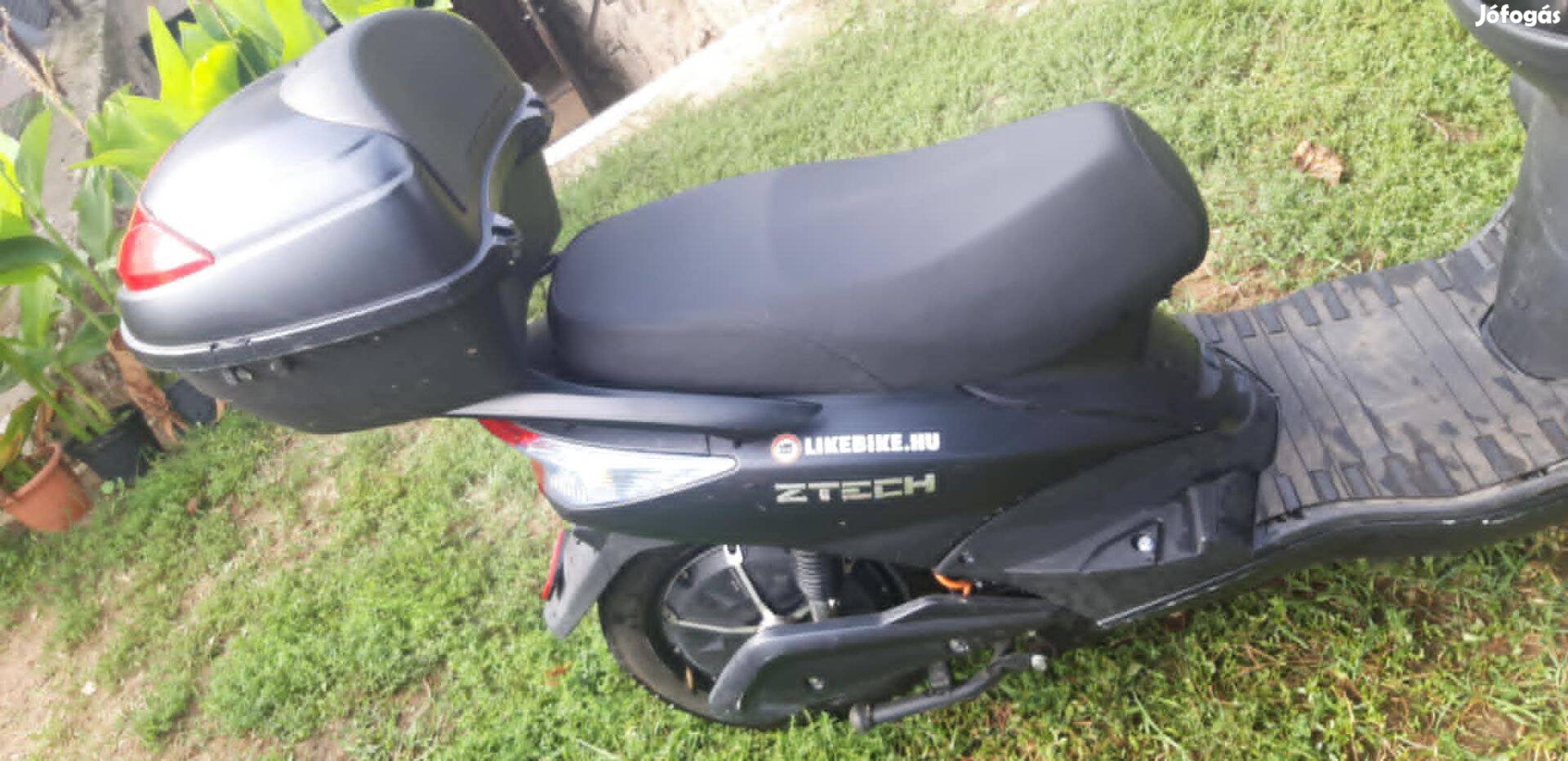 ZT 27 elektromos robogó