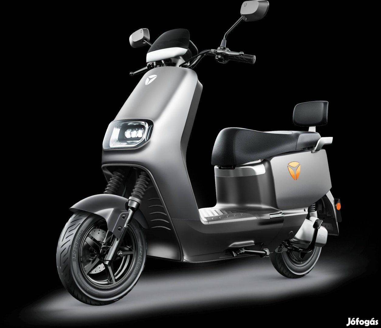 ZT-33A-B-C E8 Ztech Elektromos Robogó 2300W-3000W 72V 23-38Ah