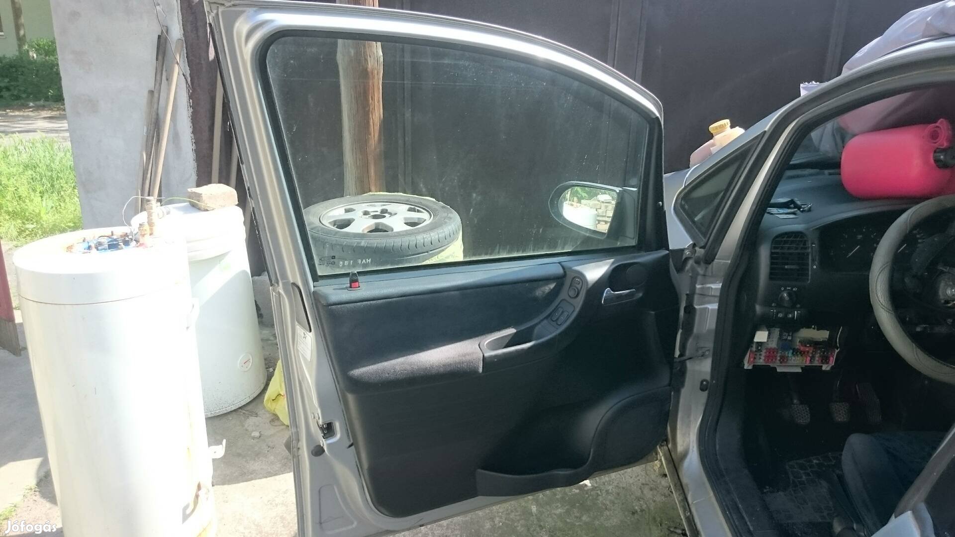Zafira A ajtó kompletten jobb és bal. 