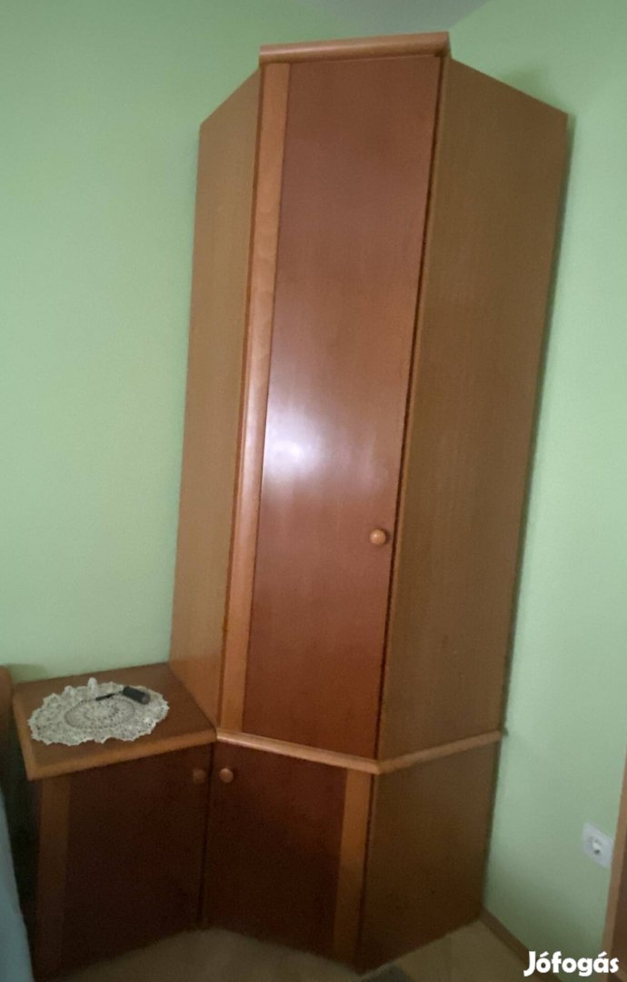 Zala Butor - Diamant sarokszekrény 