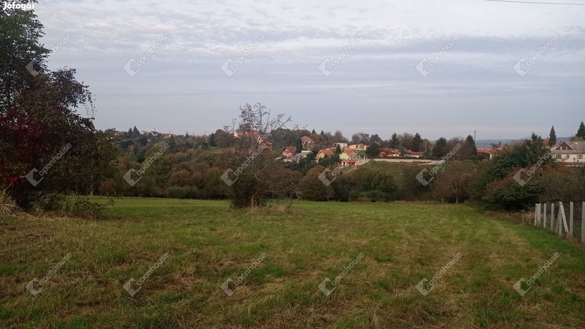 Zalaegerszeg Becsali városrészben, panorámás építési telek eladó.