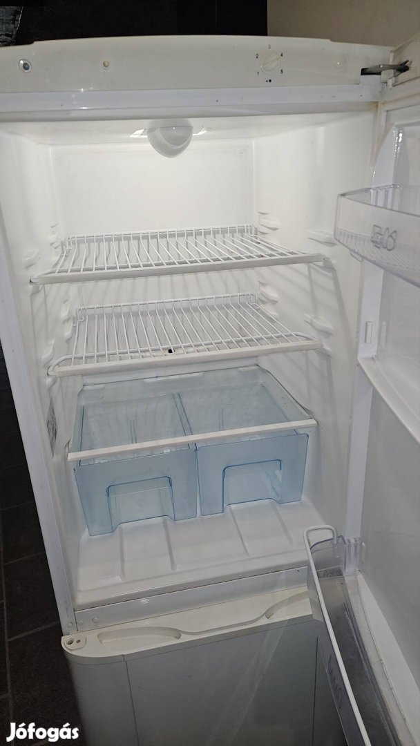 Zanussi 186 literes hűtőszekrény fagyasztó garanciával 