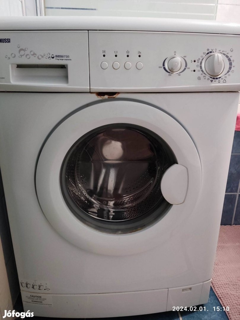 Zanussi 5g töltetű keskeny mosógép eladó.