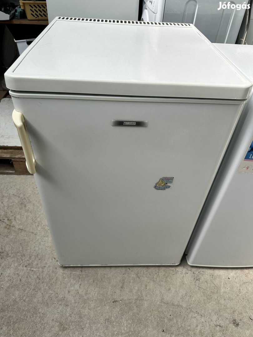 Zanussi egyajtós hűtő belső fagyasztó nélkül hűtőszekrény