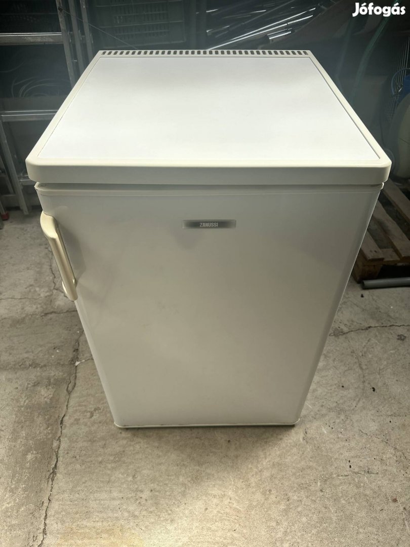 Zanussi egyajtós hűtő belső fagyasztóval 85cm magas