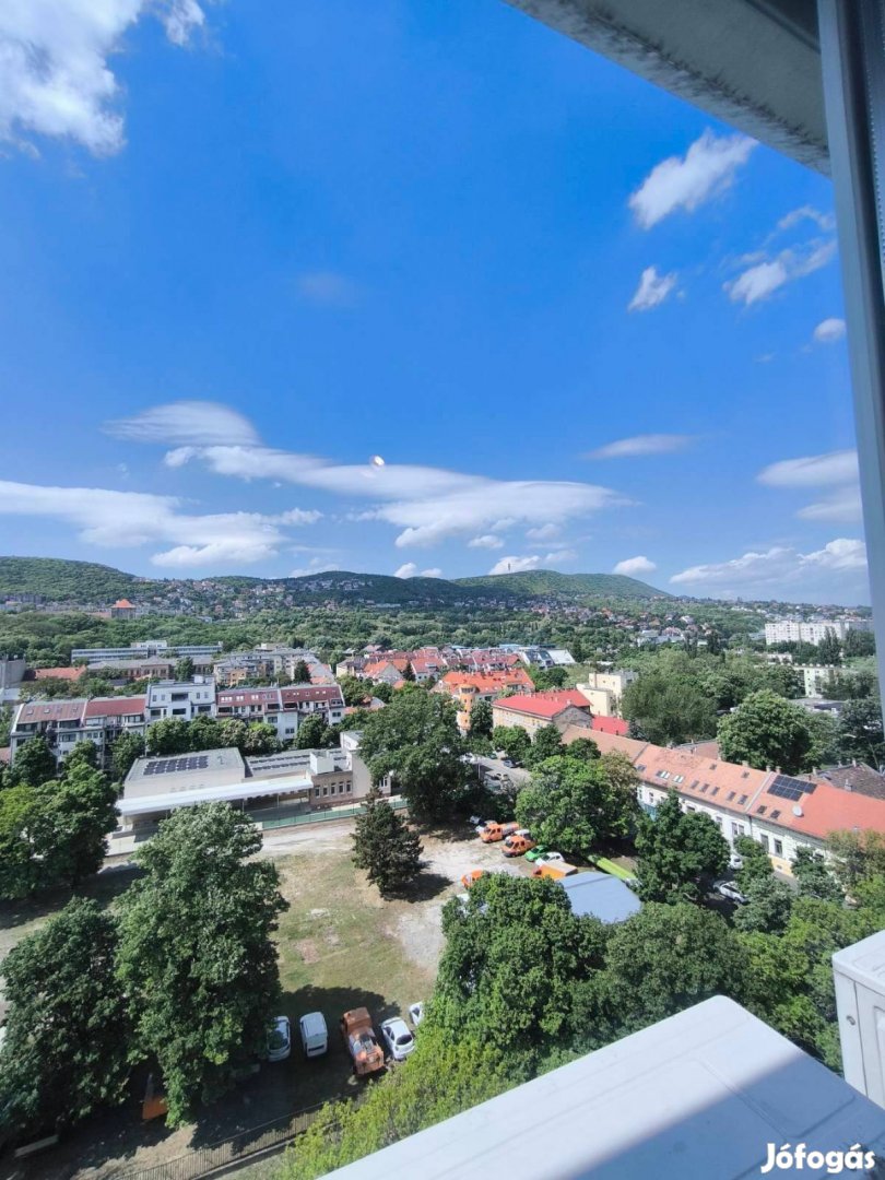 Zápor utcában, felújított, panorámás lakás eladó