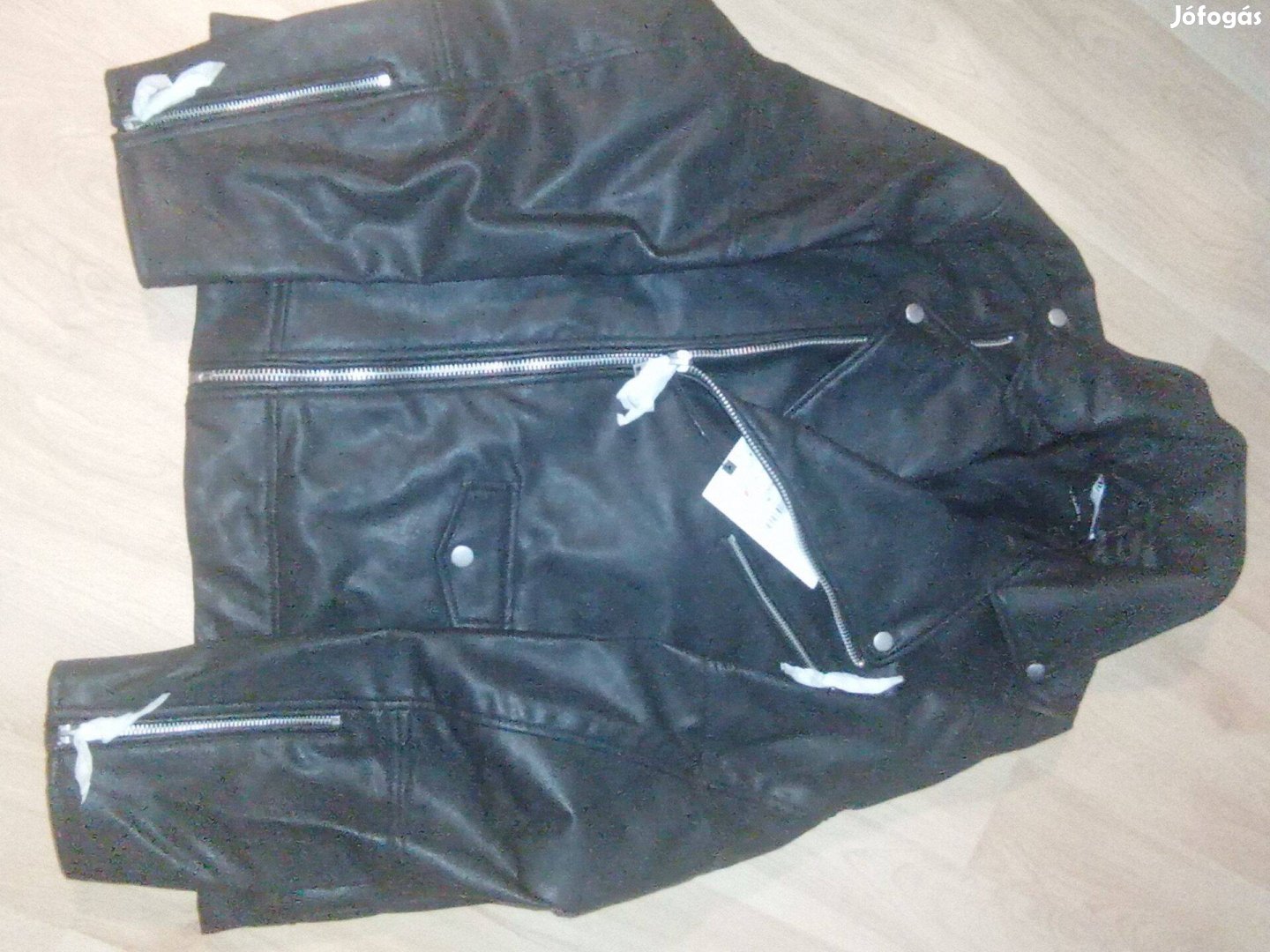 Zarából ajándékba kapott, vadonatúj férfi bőrdzseki eladó