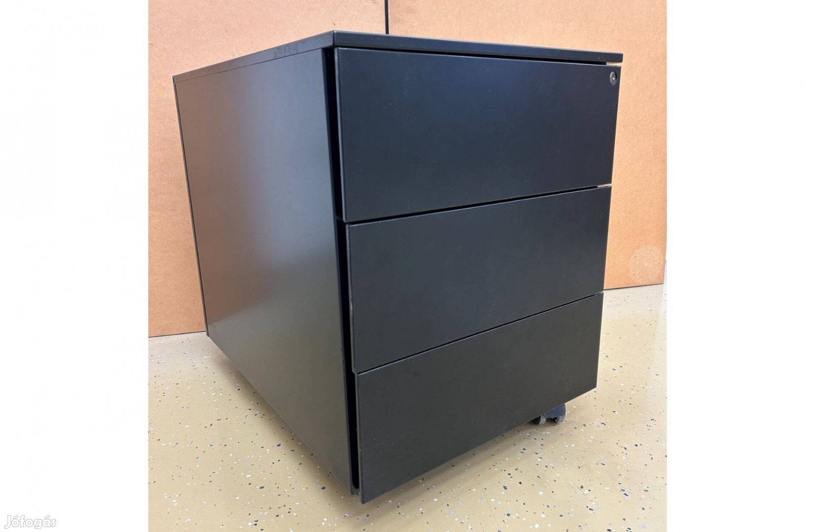 Zárható fém irodai konténer, 3 fiókos, gurulós, fekete