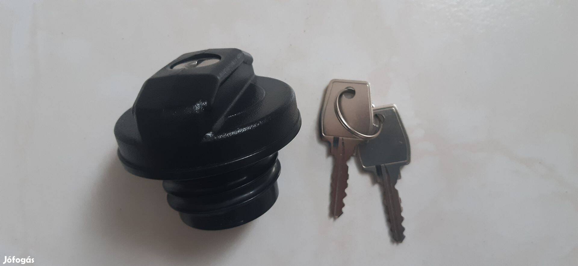 Zárható tanksapka eladó! - Újszerű!