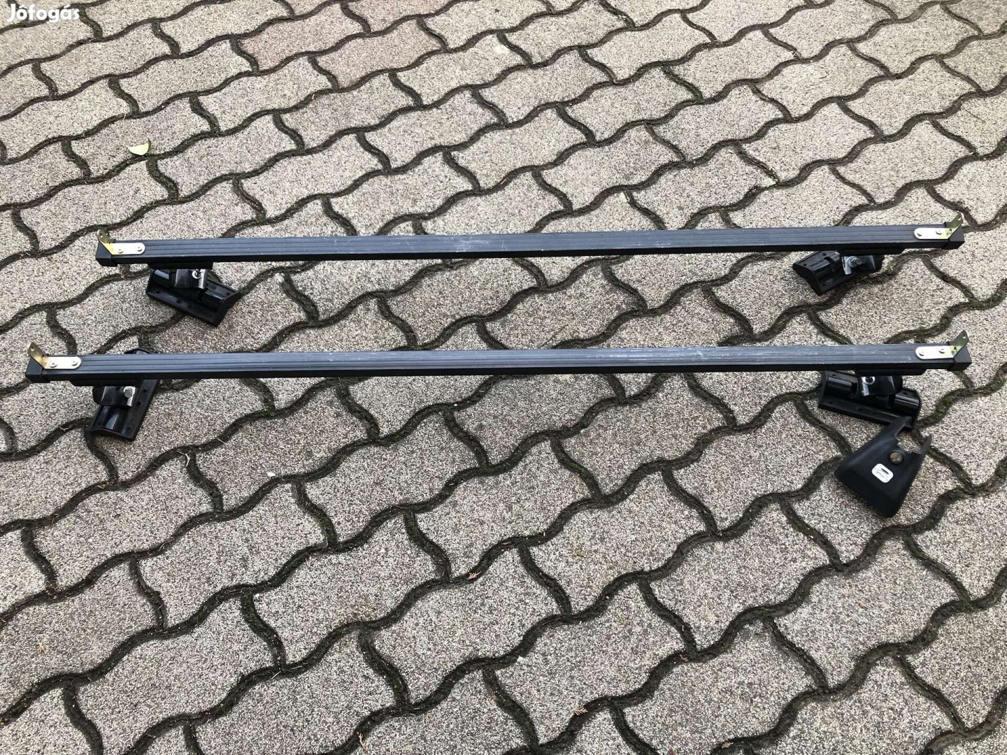 Zárható tetőcsomagtartó