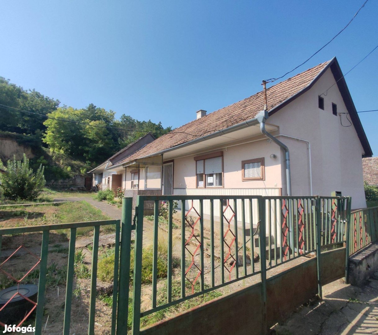 Závodon 3 szobás ház garázzsal, melléképülettel eladó!
