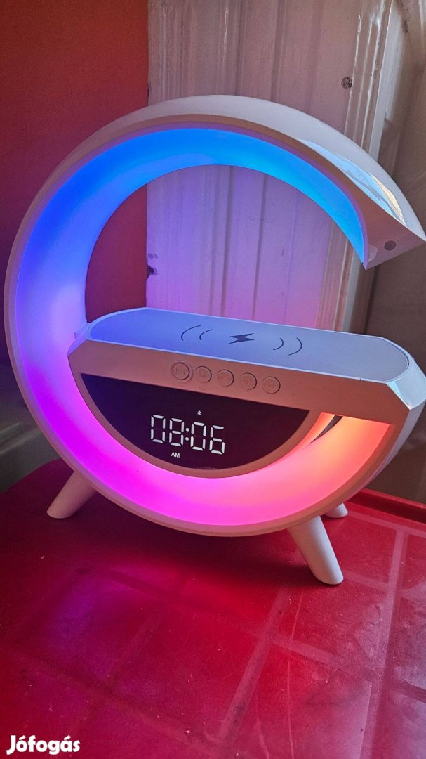 Zenedoboztolto egyben