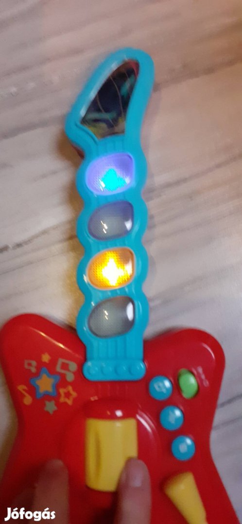 Zenélő,világító gitár