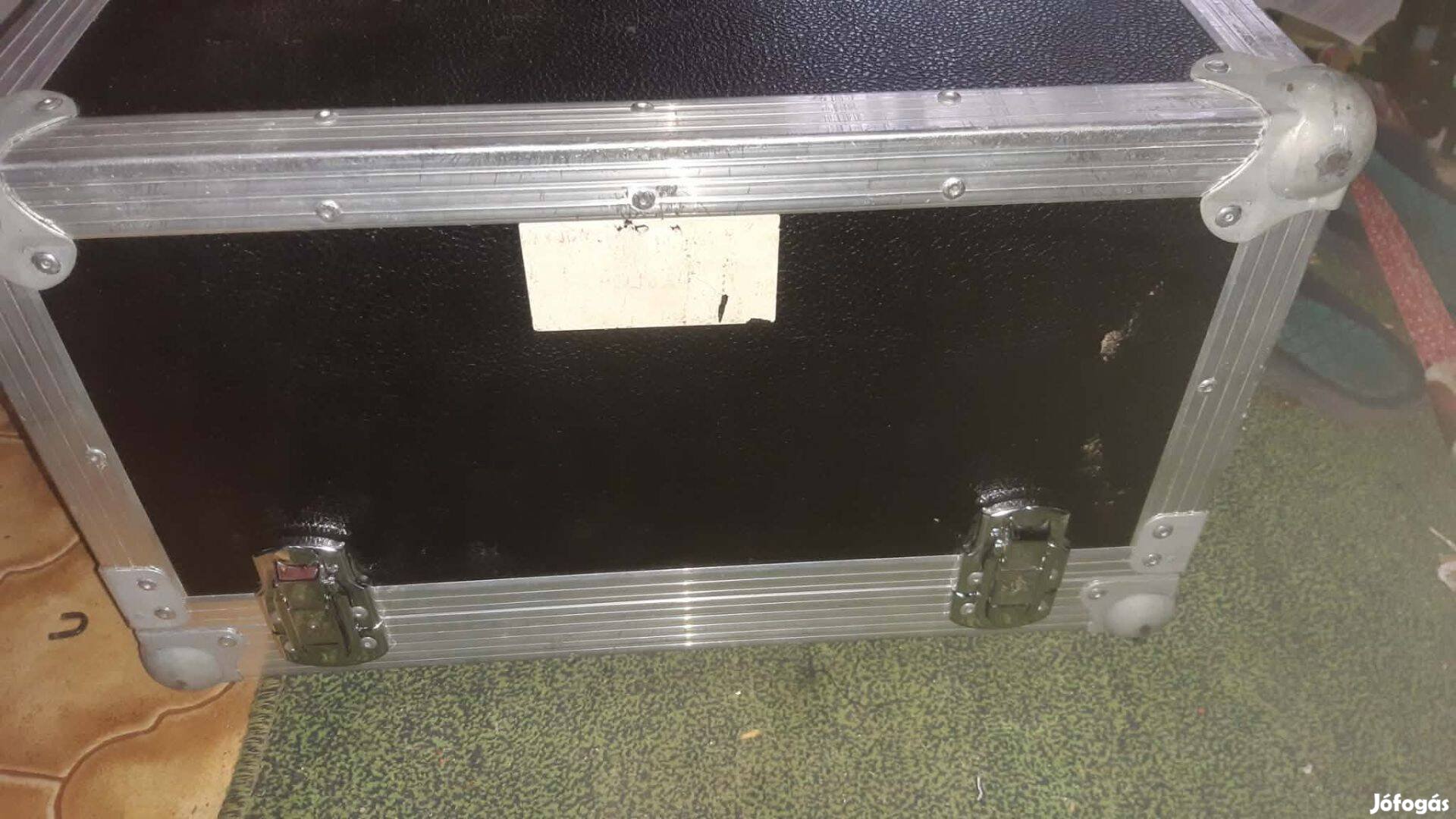 Zenész hordozó koffer láda