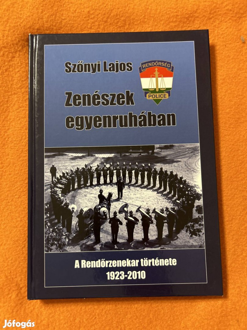 Zenészek egyenruhában