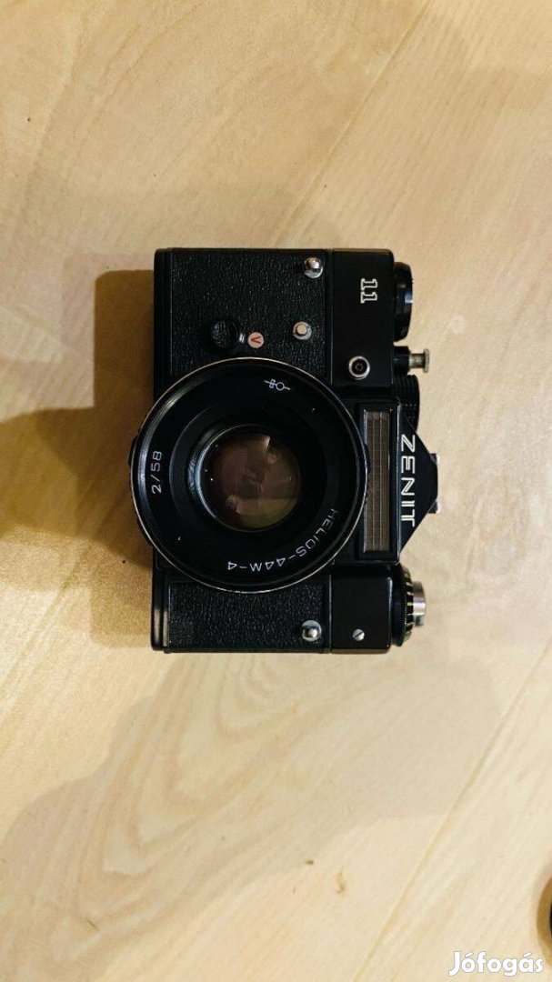 Zenit 11 fényképezőgép bőrtokkal és hálózati elektromos